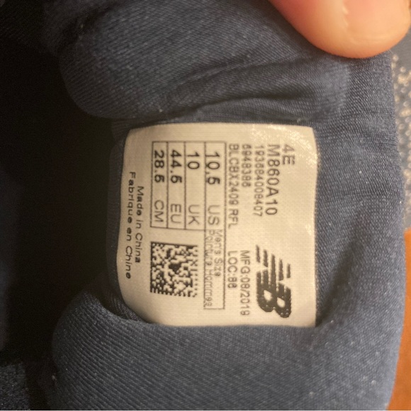 Mens New Balance sneakers - Picture 5 of 6